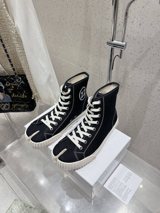 Couple's Set With A Pair Of Toe-Separating Socks Maison Margiela *Maison Margiel
