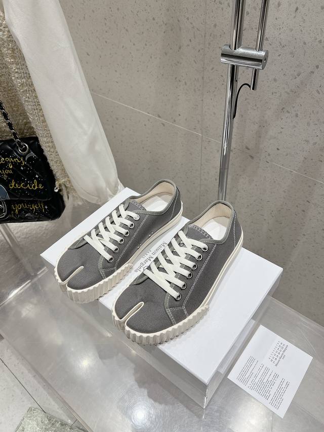 Couple's Set With A Pair Of Split-Toe Socks Maison Margiela *Maison Margiela Spr