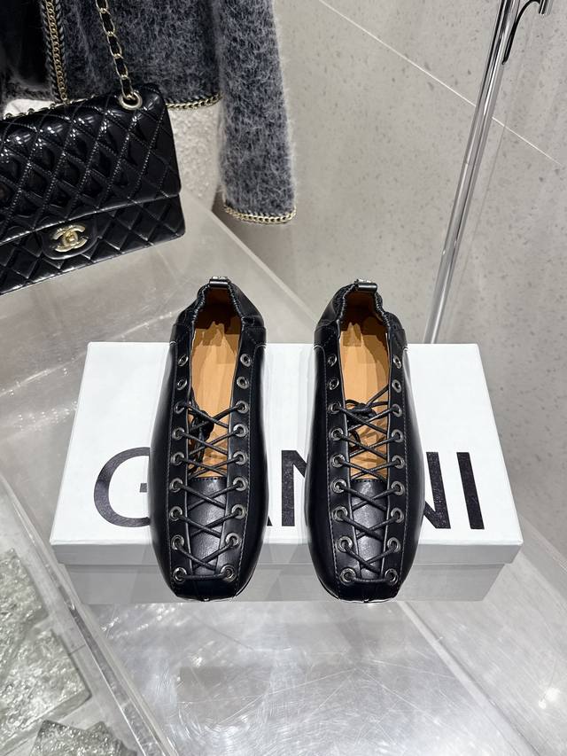 Premium Quality Ganni 25Ss Spring/Summer Runway-Inspired Single-Sole Shoes. A Pa