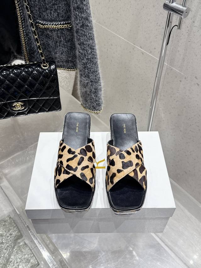 Top-Tier Version Therow Latest Thick-Soled Slippers From A Young American Brand.
