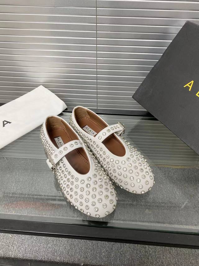 Alaia Runway-Style Flat Ballet Flats! Sweet And Cool Ballet Style, An Extremely