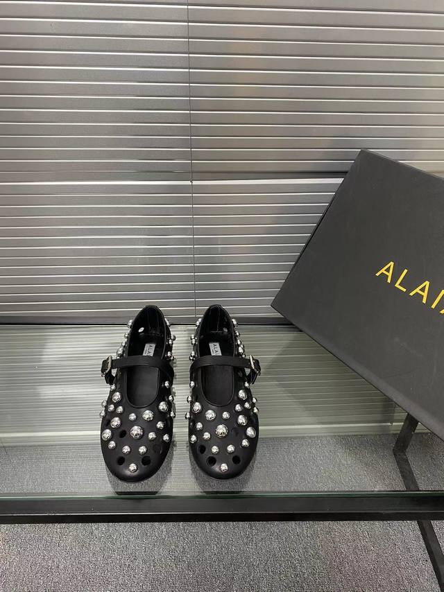 Pearl Edition Alaia Runway-Inspired Flat Ballet Shoes! Sweet And Edgy Ballet Sty