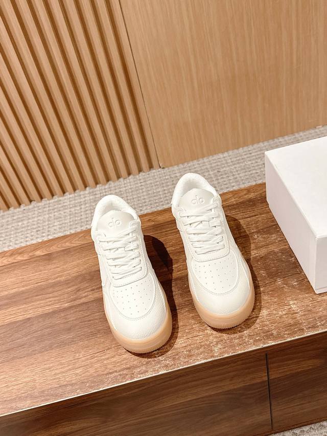 Spring/Summer New Arrival: Color-Blocked White Sneakers With A Thick Sole For Co
