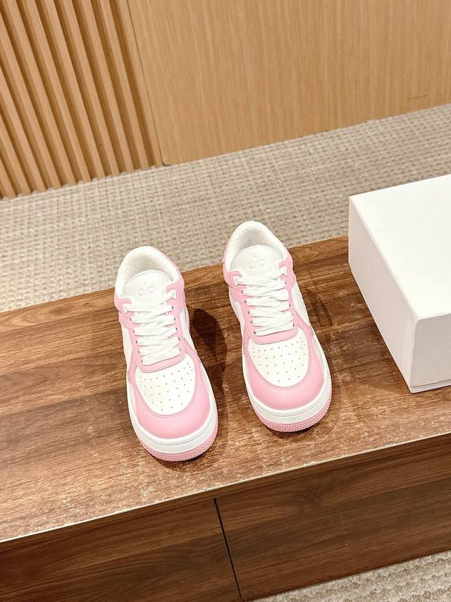 Spring/Summer New Arrival Color-Blocked White Sneakers With Thick Soles For Comf