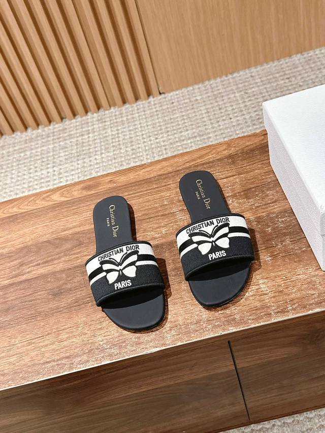 Dior Spring/Summer New Upgrade Embroidered Slippers. These Slippers Are Truly Co
