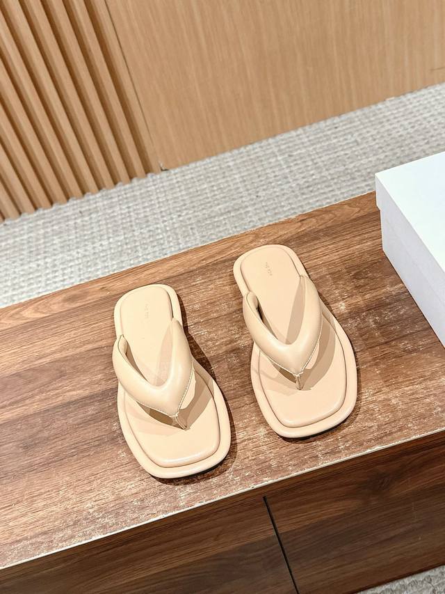 Made In Dongguan The Row New Arrival Square-Toe Flat Beach Flip-Flops Simple And