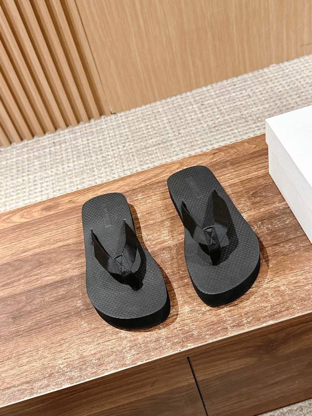 Made In Guangdong, Thick Sole # # Flip-Flops With A Barefoot Feel, Making Every