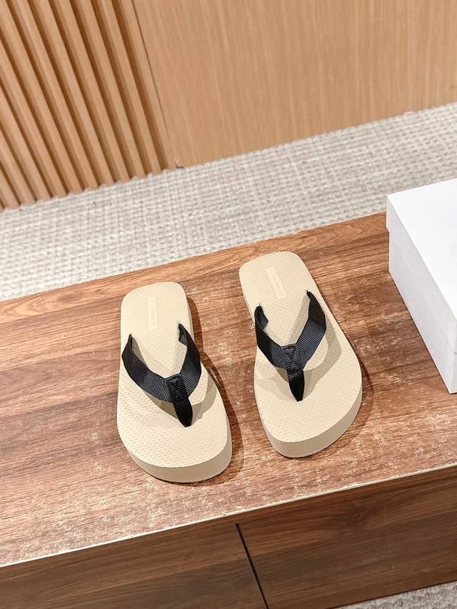 Made In Guangdong, Thick Sole # # Flip-Flops With A Barefoot Feel, Making Every