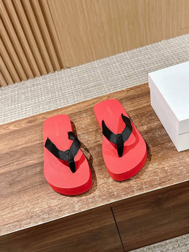 Made In Guangdong, Thick Sole # # Flip-Flops With A Barefoot Feel, Making Every