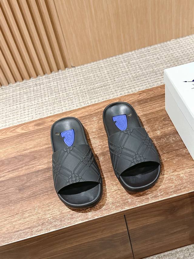 Made In Dongguan #Burberry Checkered Slippers Classic Checkered Slippers. After