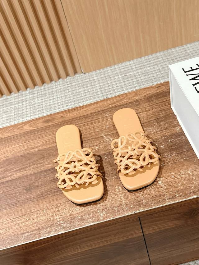 Loewe Spring/Summer New Arrival Slippers - Must-Have Minimalist Design For A Cle