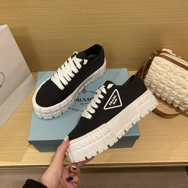Factory Price: Prada Spring/Summer New Arrival Height-Increasing Thick-Soled Coo