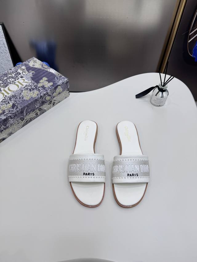 Orange Factory Price P Dior Spring/Summer New Arrival Pearl Embroidered Flat San