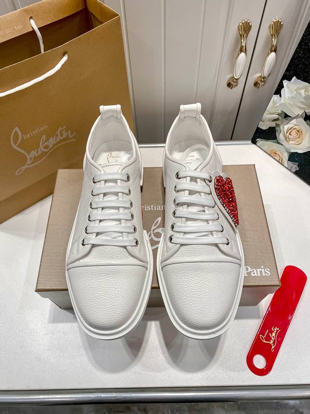 Factory Price: Custom-Made Cl Low-Top Skate Shoes Series With Rivets, Rhinestone