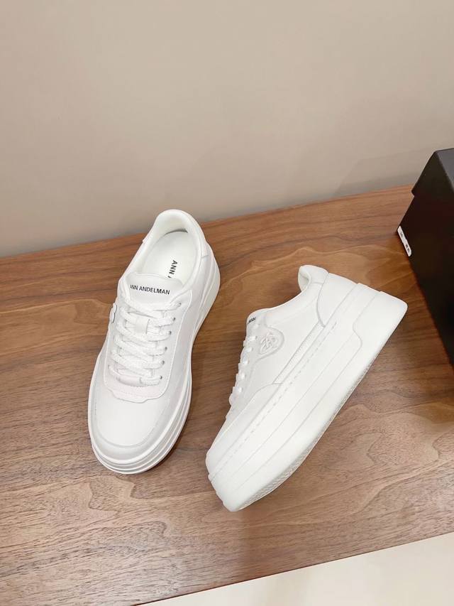 Ruth, Yang Zi's Signature White Sneakers! Ann Andelman's Exclusive Preview Of Th