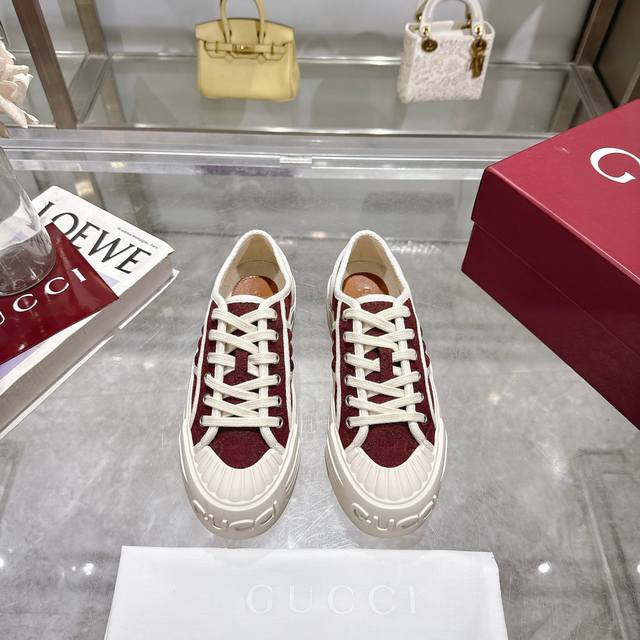 Angora Red: Crafted From Iconic Gg Canvas, Seamlessly Blending Point-Detail Desi