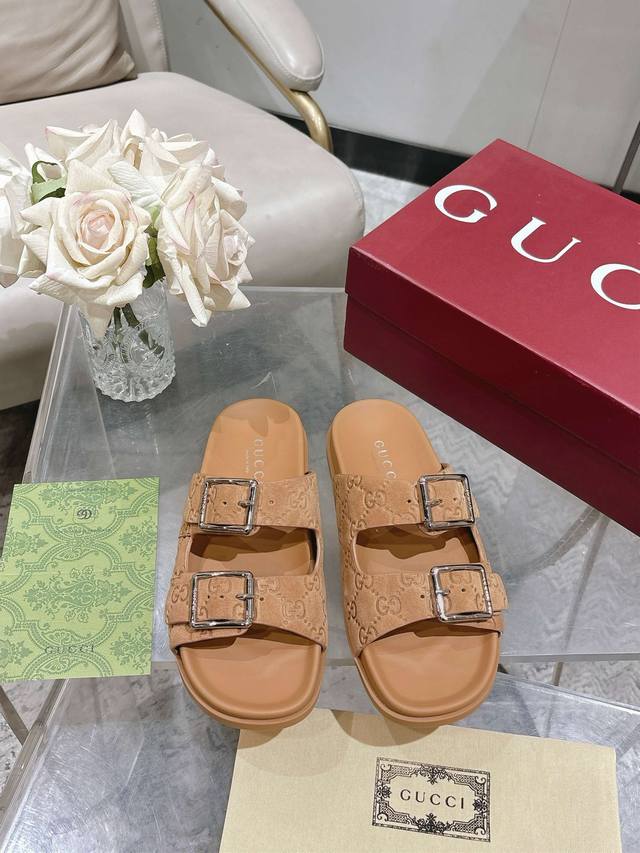Gu*Ci Embossed 35 41