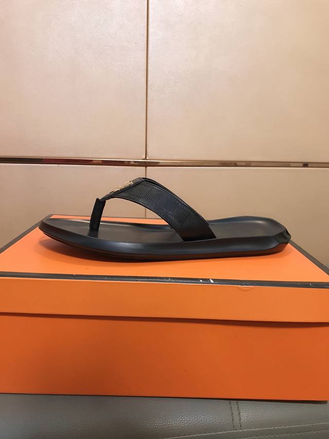 Factory Price Lv Louis Vuitton 2025Ss Latest Men's Slippers, Must-Have Summer It