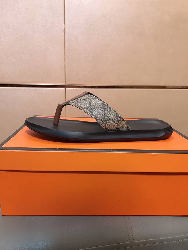 Factory Price Superman-Style Flip-Flops, Fashionable New Design By Gucci, Luxuri