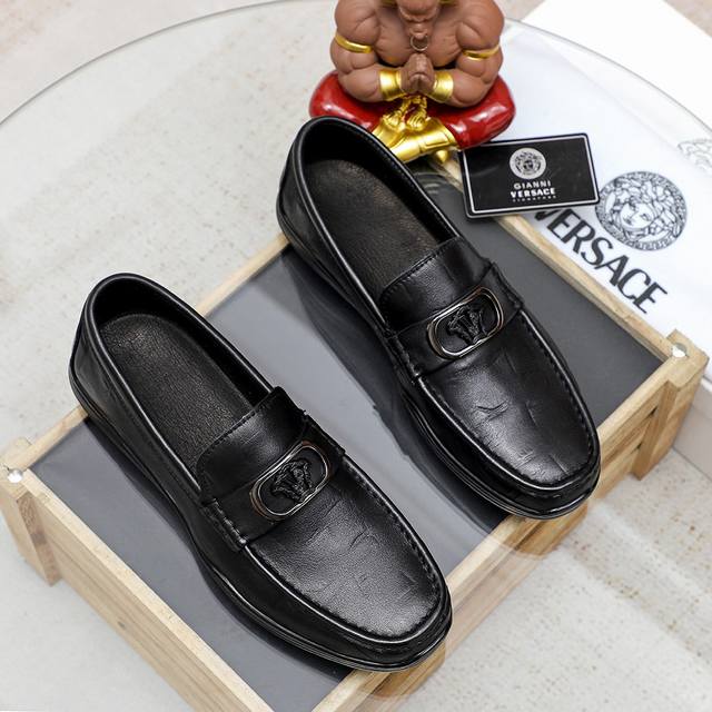 Factory Price Versace Men's New Bean-Shaped Shoes Now Available. Original-Qualit