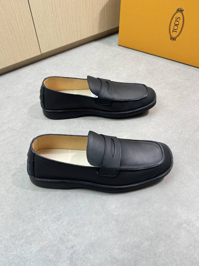Tod's - High-End Quality, Genuine Leather Dress Shoes. - Upper: Napa Calf Leathe