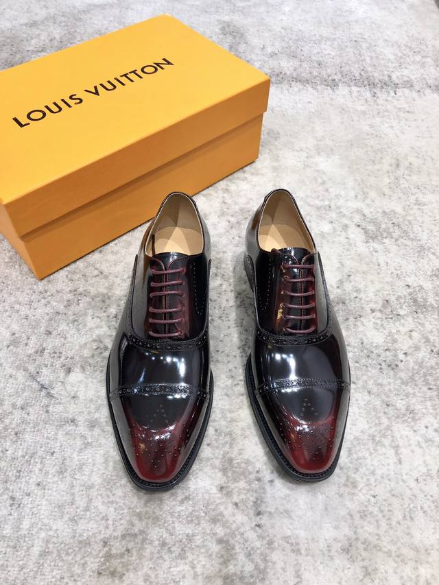 Louis Vuitton Lv Men's Classic Oxford Shoes, Men's Business Formal Carved Leathe