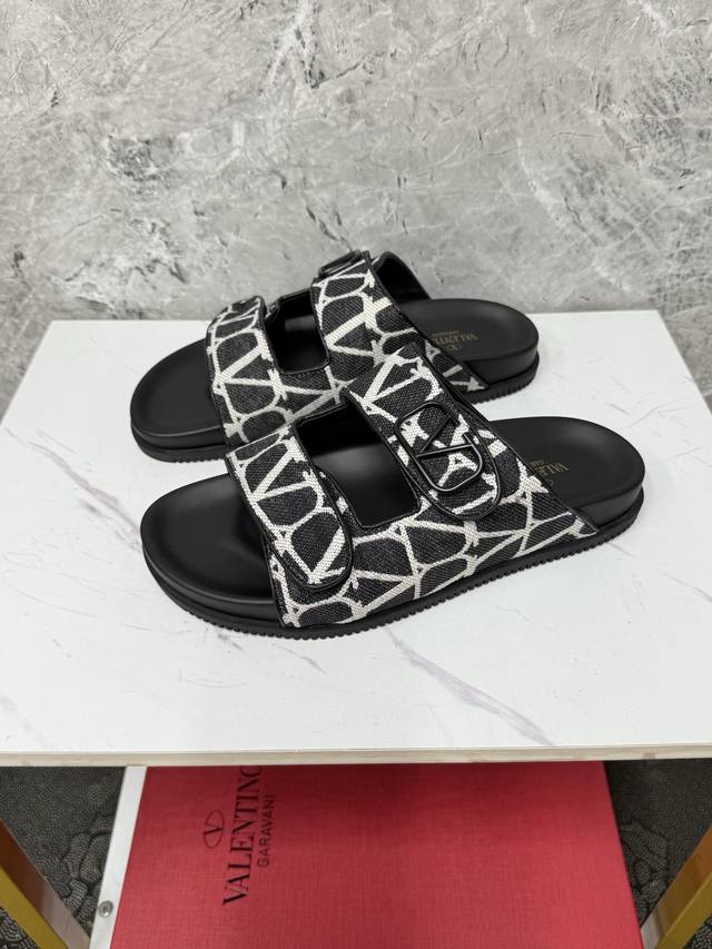Actual Price Valentino Summer Slippers, Insole Made Of High-Elasticity Latex Pad