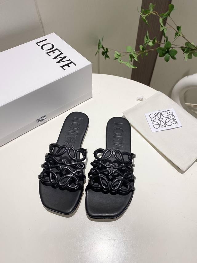 2025 Latest Loewe, Summer Limited Edition Perforated Slippers, Look Amazing When
