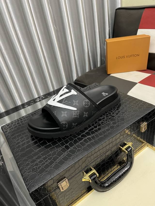 Factory Price: Lv Men's Spring/Summer Slippers, With The Official Store. Upper M