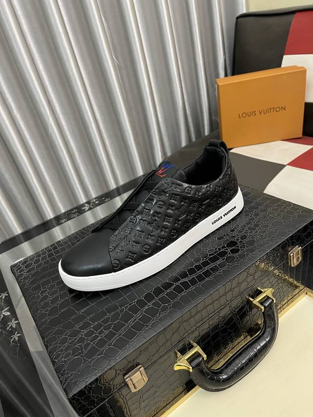 Factory Price: Lv Men's Casual Shoes 2025Z Store Release. Sizes: 38-44. 3 Colors