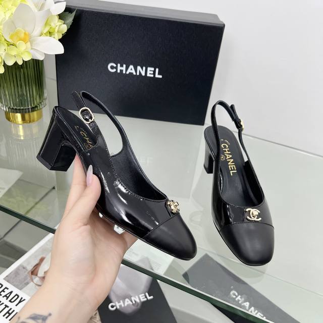 Factory Price Women's Shoes, Sports Shoes, High-End Version Chanel-Style Sandals