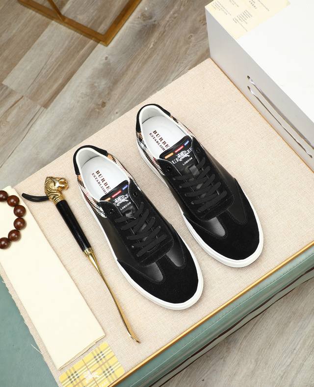Factory Price Burberry Men's New Model, Officially Launched On The Website. The
