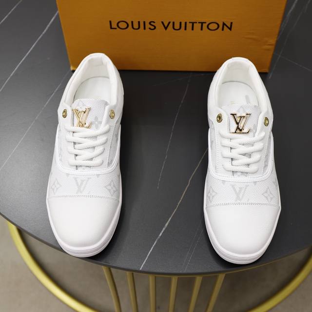 Factory Price: Brand: Louis Vuitton Standard Sizes: 38-44 (Custom-Made Available