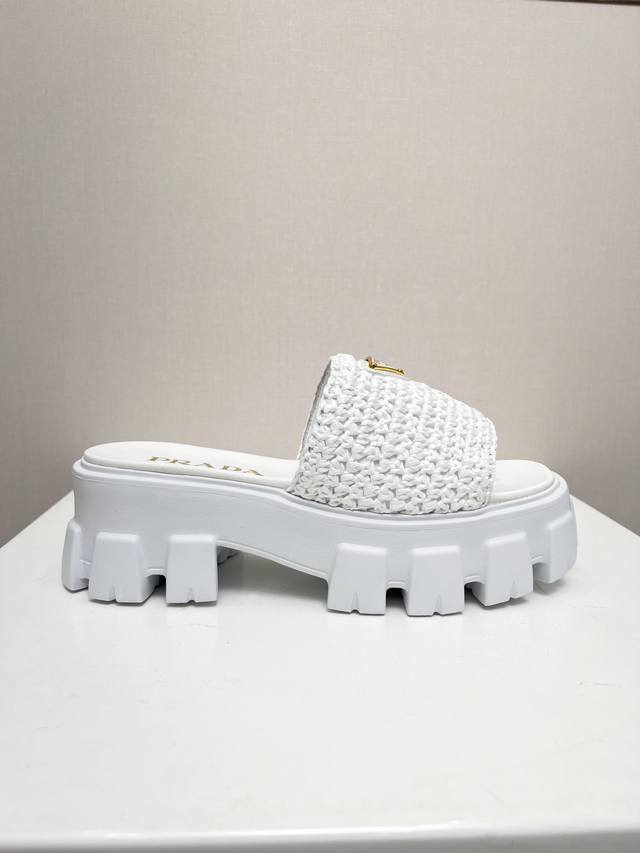 Prada Ultra-Popular Thick-Soled Sandals. The Latest Ultra-Hot Spring/Summer Sawt