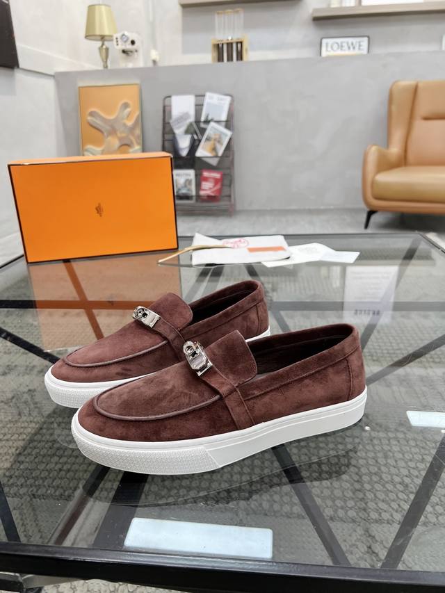 H Top-Tier Personal Shopper: Love The Street-Style God's New Slip-On Casual Shoe