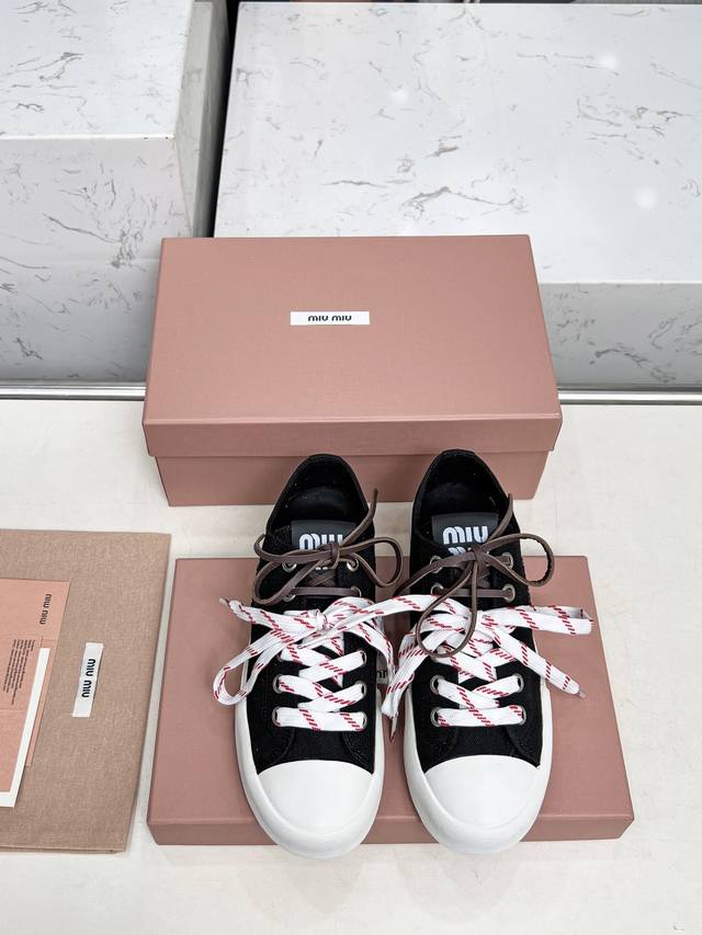 Miumiu 25 Jahre Neueste Laufstegmodelle, Klassisch Und Modern, Bequem Und Modisc