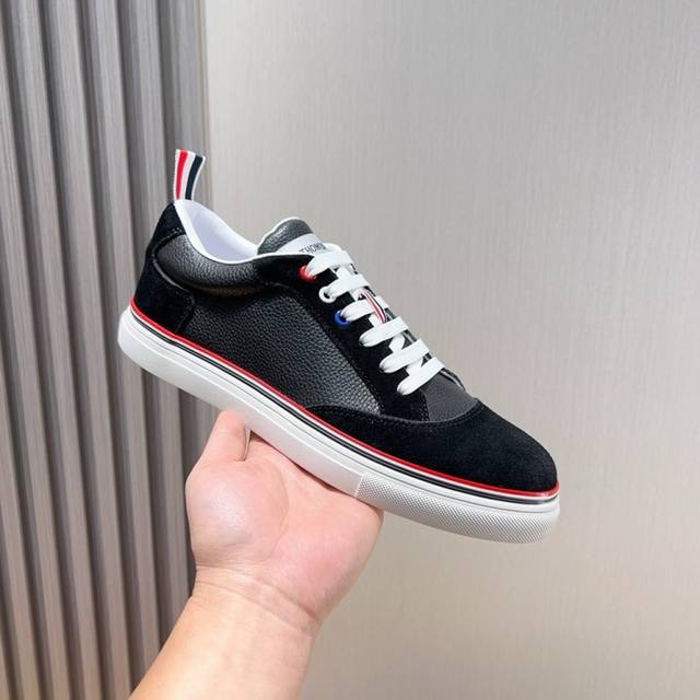 Fabrikpreis Thom Browne Diese Neue Marke Mit Ihrem Coolen, Rebellischen Stil Bie