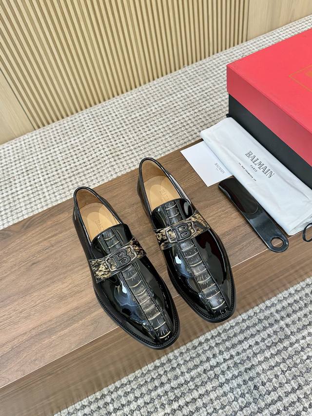 Balmain Balmain Business-Lederschuhe Mit Importiertem Lackleder Und Krokodillede