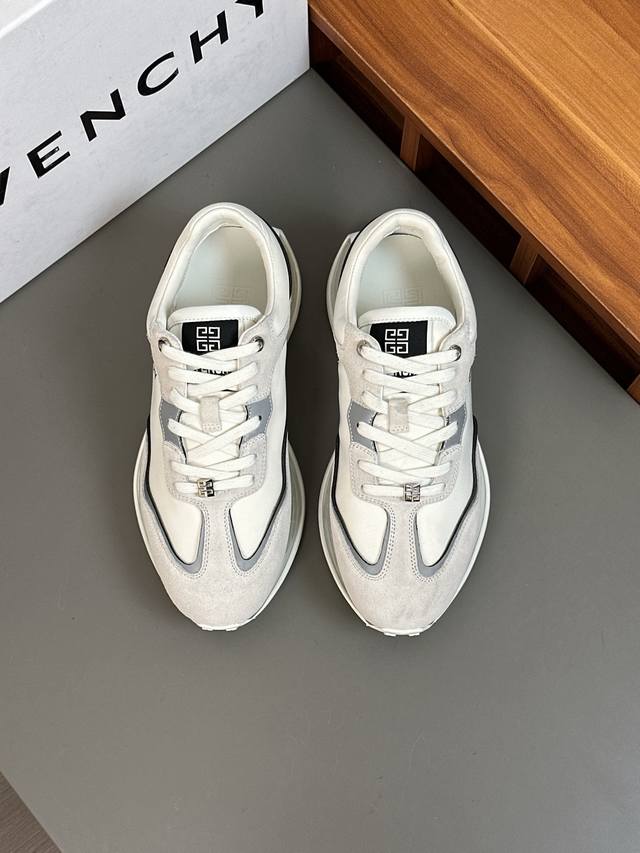 Herren-Low-Top-Freizeitschuhe Aus Schwarzem, Perforiertem Leder, Mit 4G-Logo Auf