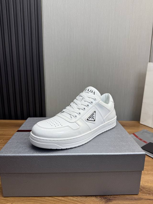 Fabrikpreis Prad*Prada Beliebter Herrenschuh Aus Dem Laden, Gleichzeitig Auf Der