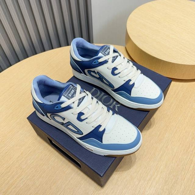 Fabrik P Dior Dior Mid-Top-Sneaker Gleichzeitig Im Handel Erh Ltlich. Er Setzt D