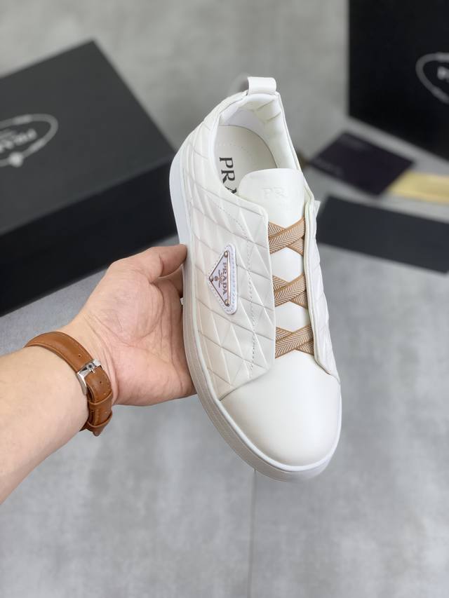 Hochwertige Rindsleder-Herren-Schuhe Von Prada Neueste Modelle Auf Der Offiziell