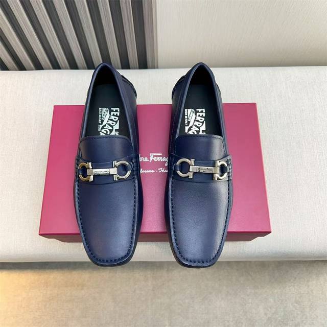 Ferragamo Neues Hochwertiges Modell Schwarzes Rindsleder Mit Rindslederfutter Gr