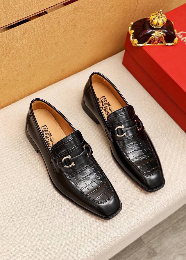 Marke: Ferragamo Freizeitschuhe Standardgr En: 38-44 45.46 Ma Anfertigung Materi