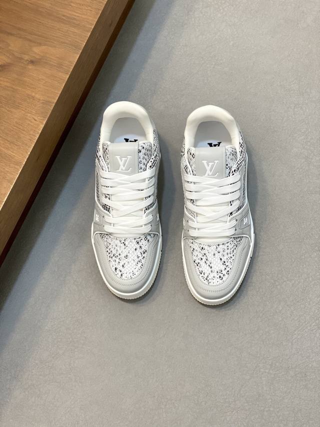 Neue Farbgebung Herren-Sneaker Trainer, Dieser Lv Trainer Sneaker Ist Aus Weiche