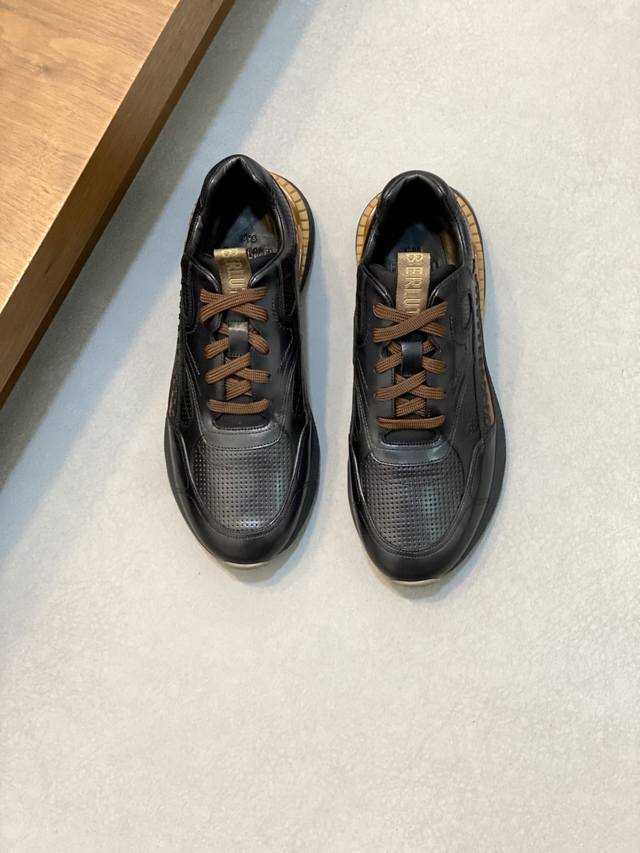 Berluti Luxuri Ser Herren-Freizeitsneaker. Dieser Sneaker Ist Aus Importiertem R