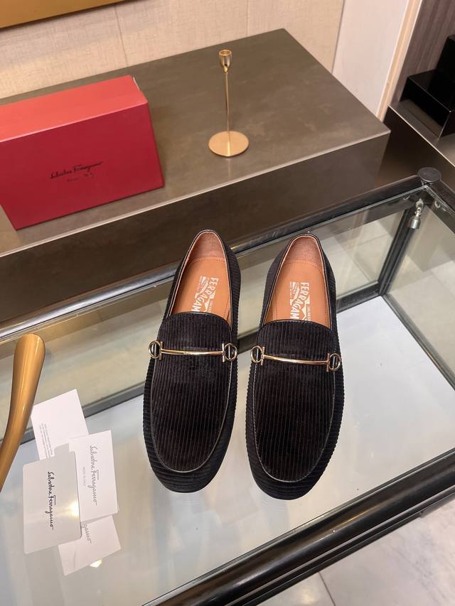 Ferragamo Herren-Lederschuhe: Diese Eleganten Herren-Loafer Mit Aufwendigen Deta