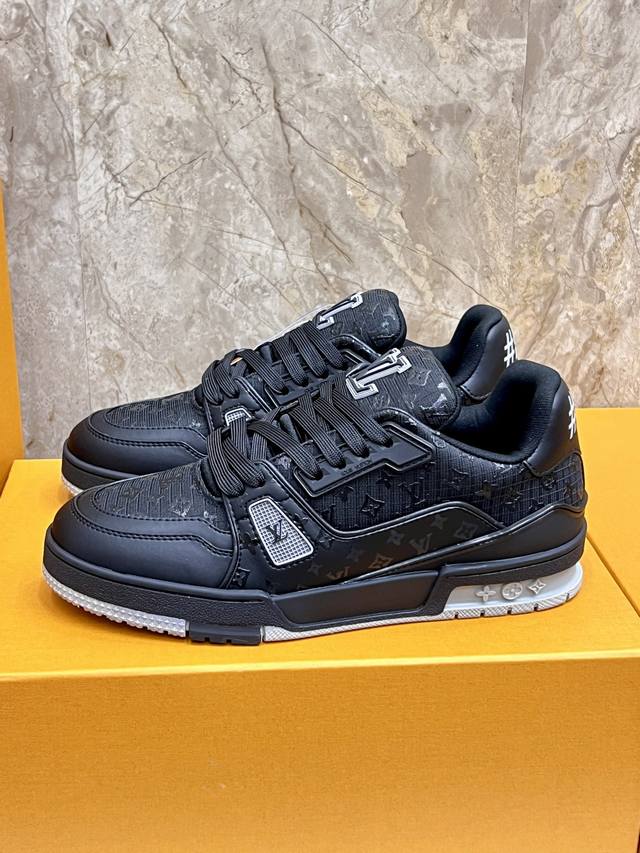Lv Trainer Herren-Sportschuhe, Neue Farbgebung. Diese Lv Trainer-Sportschuhe Sin