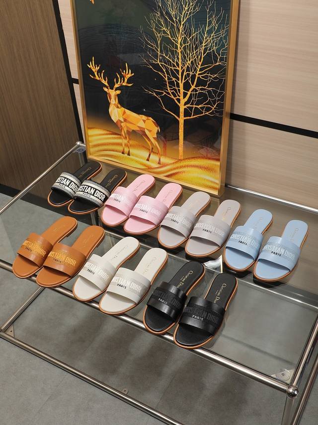Dior Dior Flache Zehensandalen, Obermaterial Aus Rindsleder Mit Stickerei, Gesti