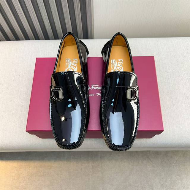 Fabrikpreis: Ferragamo, Neues Modell, Hochwertige Qualit T, , Schwarzes Rindsled